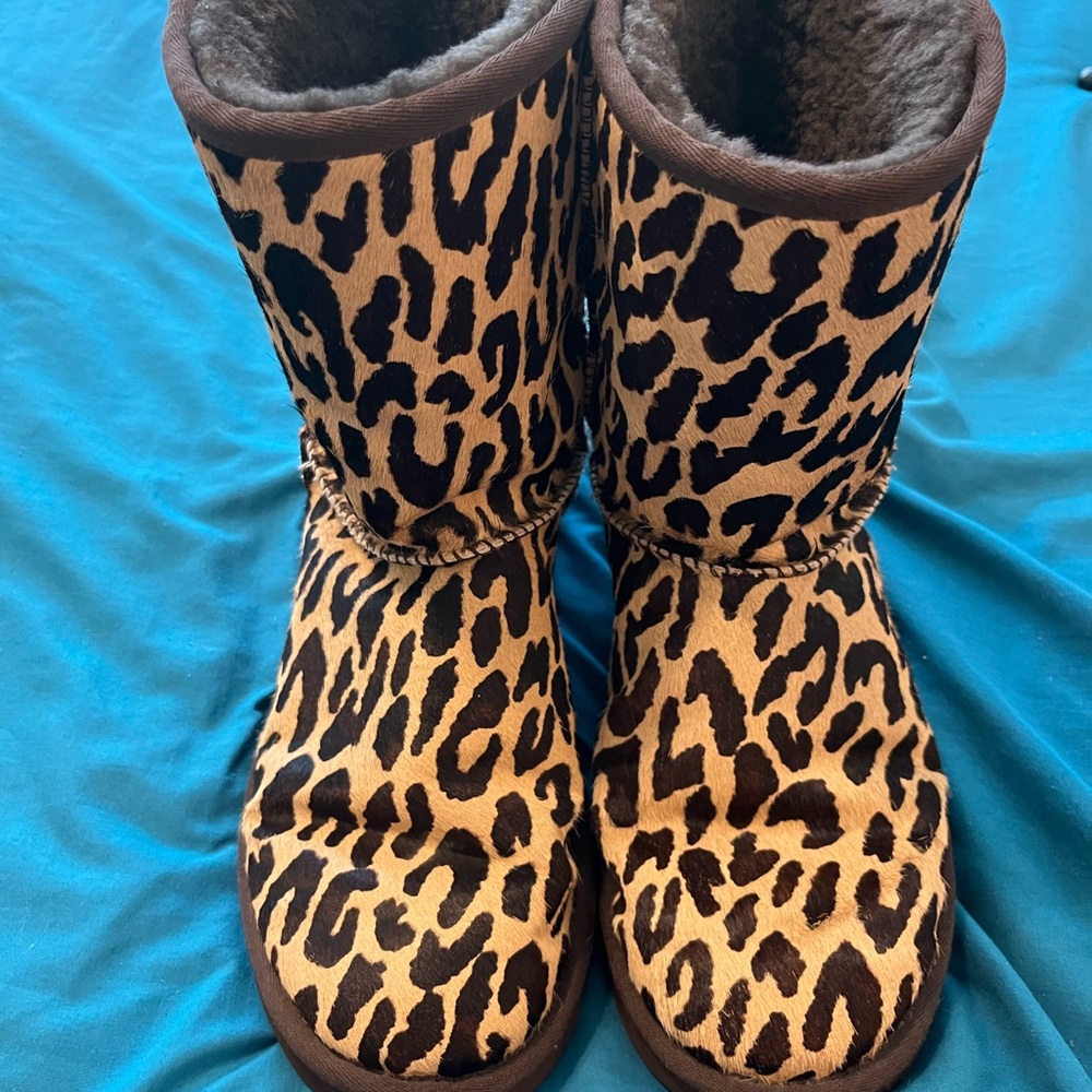 Ugg Australian size 8 boot.  Calf skin! Excellent used condition.